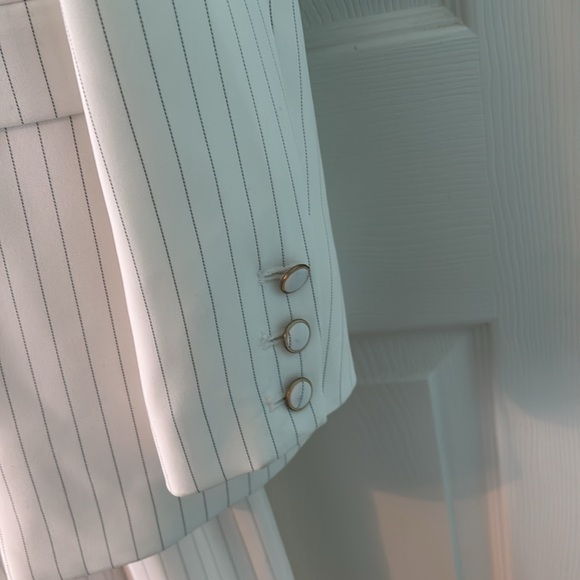 Marciano Guess pinstripe white suit. Jacket Med, pants small - Picture 4 of 7